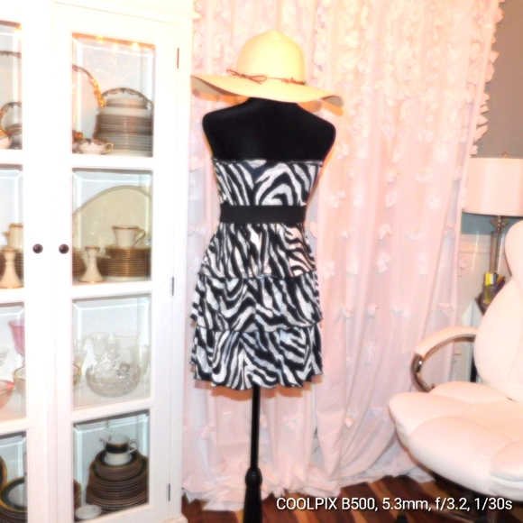 (24)Dress Rue21 Size Small Black & White with Belt - Picture 2 of 4